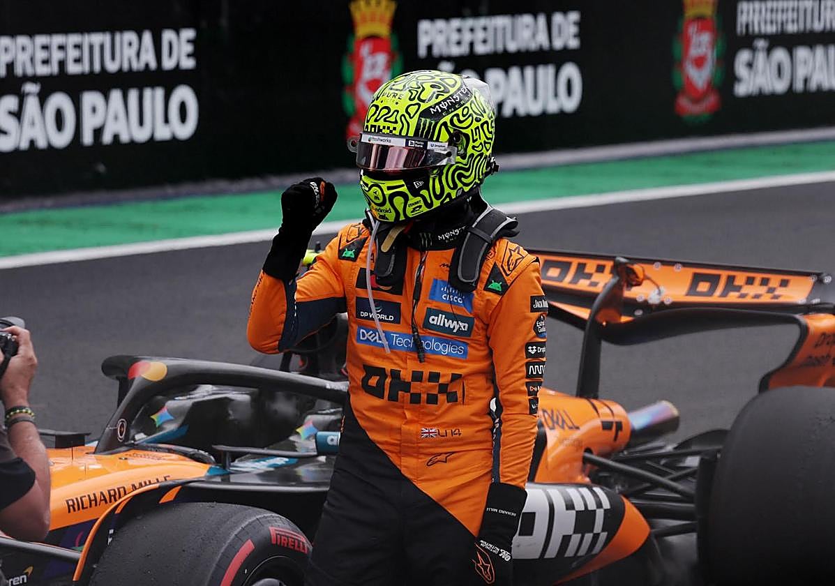 Lando Norris celebra su triunfo en el sprint del GP de Brasil.