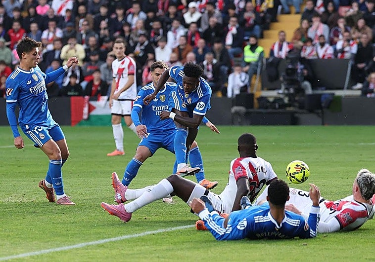 El Madrid se atasca de nuevo en Vallecas