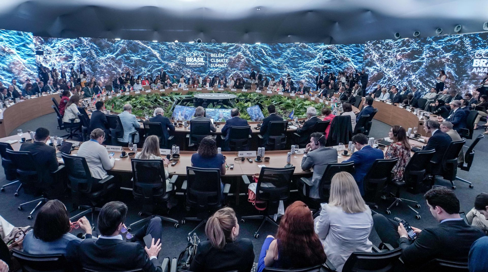 La crisis climática pide más esfuerzo a los países reunidos en una COP tocada por el negacionismo