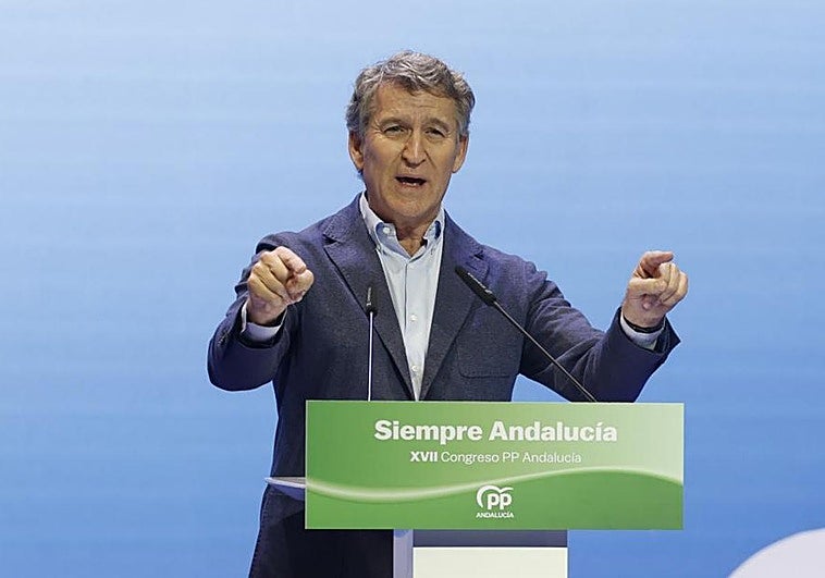 Feijóo llama a los suyos a «no caer en trampas» y acusa al PSOE de «no tener límite moral»