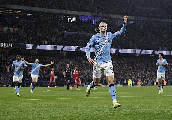 Los jugadores del City celebran el tanto de Haaland ante el Liverpool.