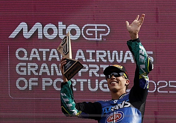 Diogo Moreira celebra su victoria en el GP de Portugal.
