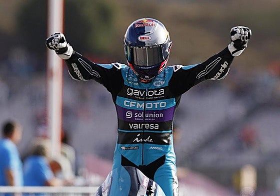Máximo Quiles celebra su victoria en el GP de Portugal.