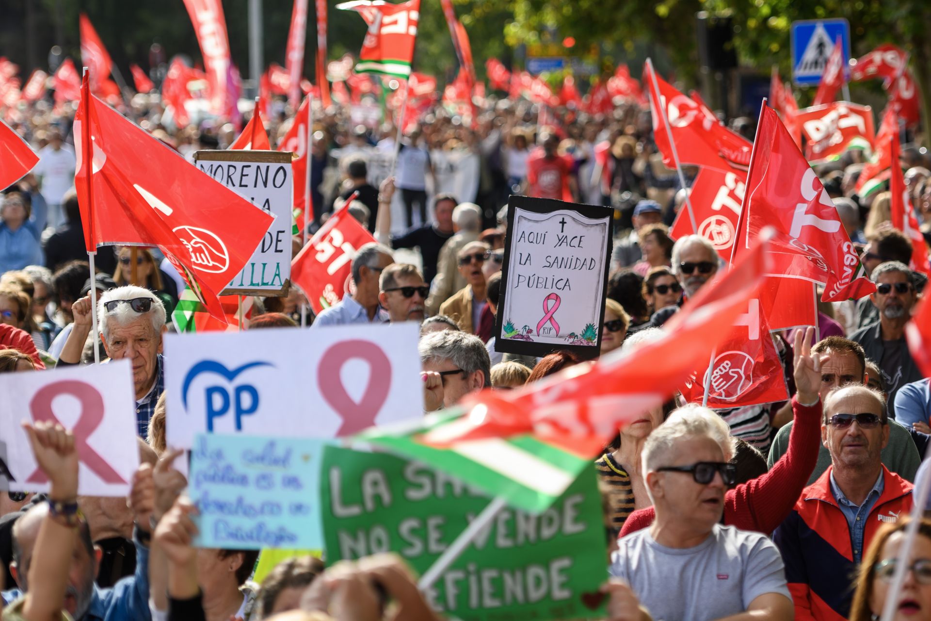 Un momento de la manifestación por la sanidad pública realizada en la capital hispalense.