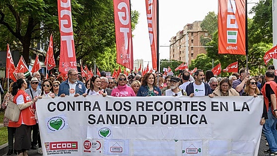 Más de 56.000 personas se manifiestan en defensa de la sanidad pública en Andalucía