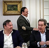 Juanfran Pérez Llorca saluda este lunes al síndic de Vox, José María Llanos.