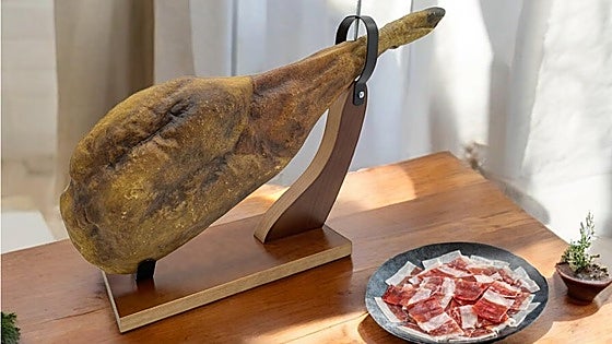 Los mejores jamoneros para cortar jamón en casa