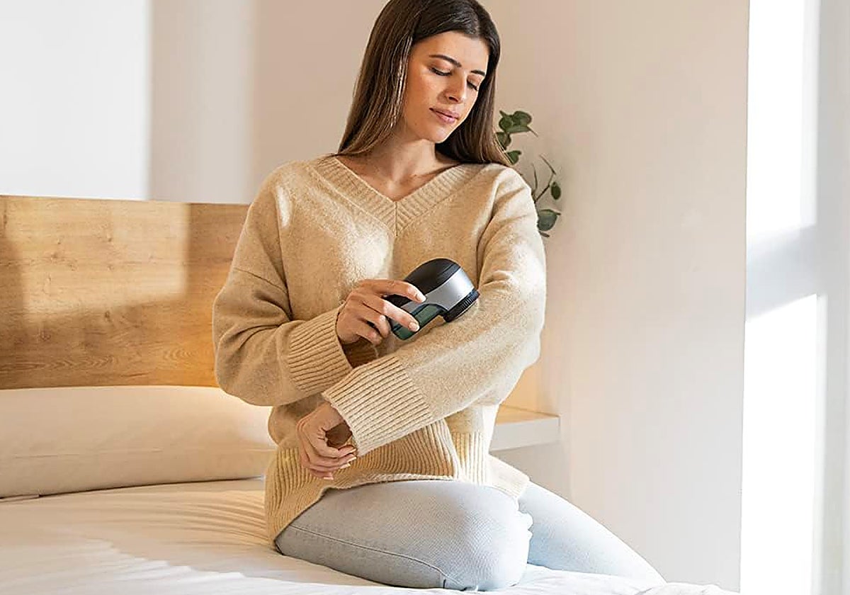 Los quitapelusas eléctricos que realmente merecen la pena porque dejan tu ropa como nueva