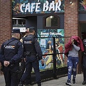 Agentes de la Guardia Civil durante una redada en Gijón dentro del operativo en el que murió un narco en Toledo