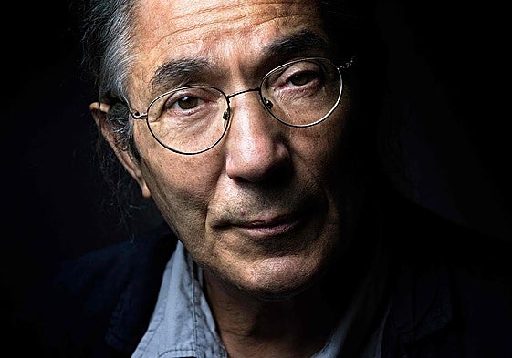 El escritor argelino Boualem Sansal posa en París el 4 de septiembre de 2015.