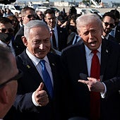 Gestos de complicidad entre Donald Trump y Benjamín Netnayhu en su encuentro en Tel Aviv del pasado 13 de octubre tras firmar el acuerdo de paz en Gaza.