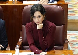 Isabel Díaz Ayuso, durante la sesión de este jueves en la Asamblea de Madrid.