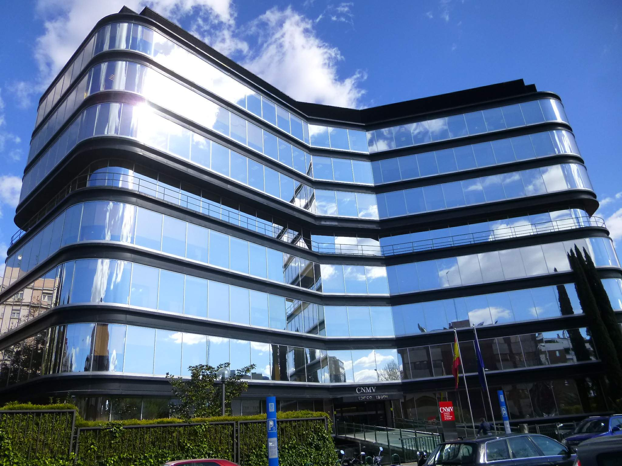 The CNMV fines Twitter €5 million for advertising 'financial scams' without verifying their legality