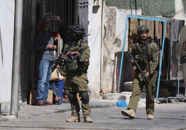 Colonos radicales desafían al ejército con la quema de una mezquita en Cisjordania