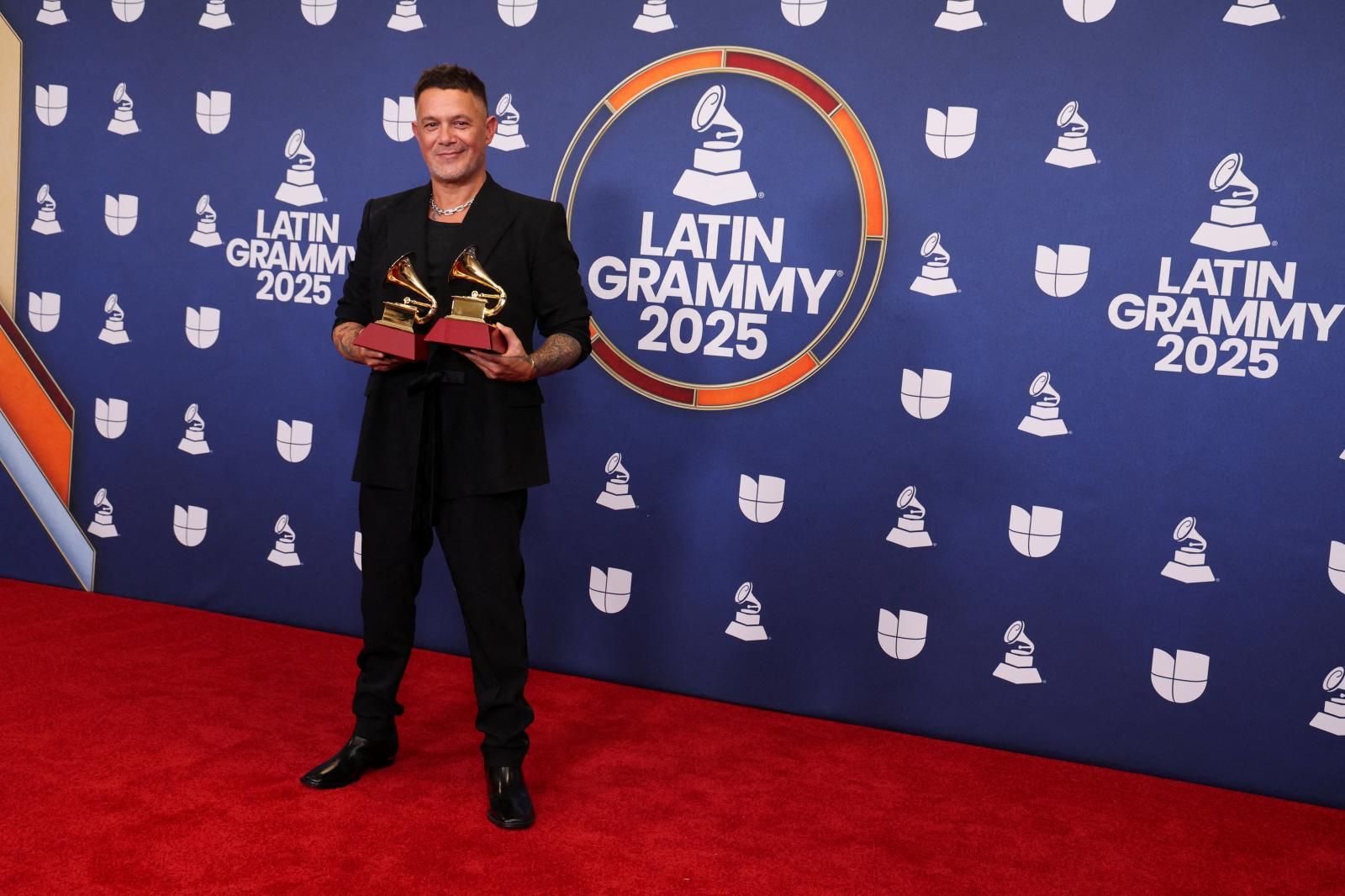 Alejandro Sanz fue una de las grandes sorpresas de la gala al alzarse con el premio a mejor álbum pop contemporáneo con '¿Y Ahora Qué?'