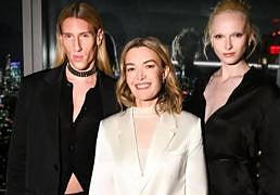 Marta Ortega tiene el traje de sastrería elegante de la nueva colección de lujo de Zara: satinado y muy favorecedor