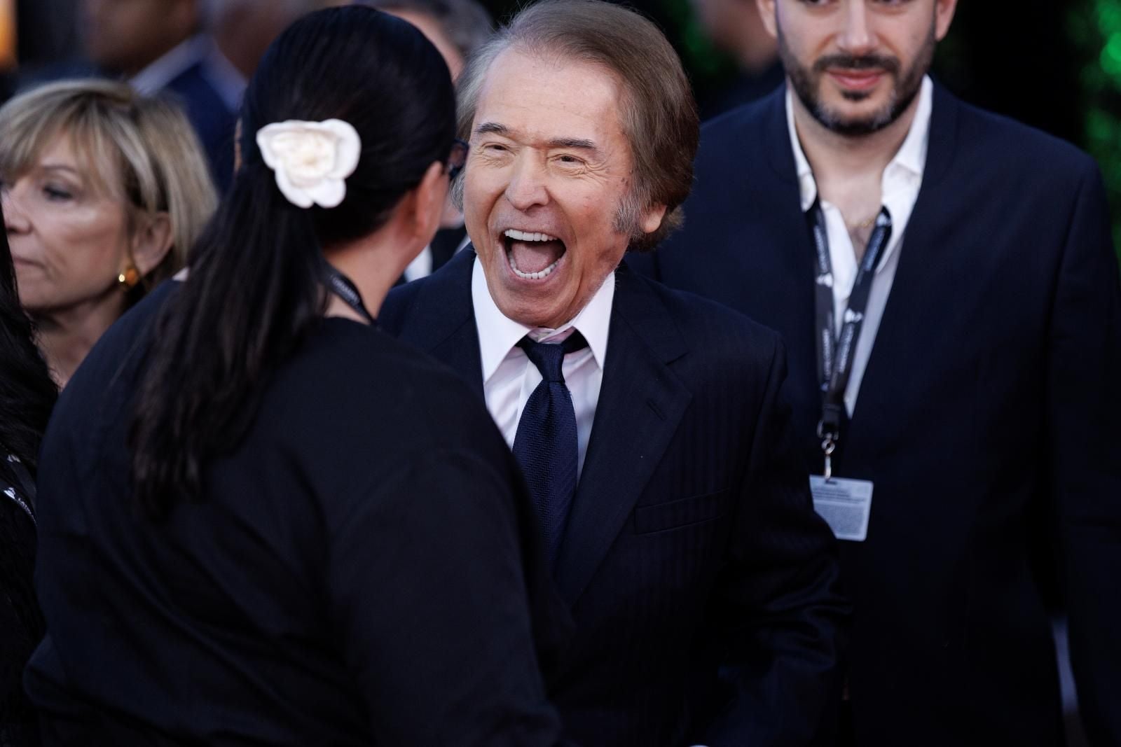 Tras cerca de 60 años en la industria musical, Raphael fue nombrada como persona del año, en homenaje a toda su trayectoria sobre los escenarios