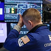 Un operador en la Bolsa de Nueva York.
