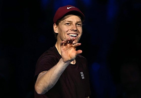 Sinner celebra a victoria ante De Miñaur.