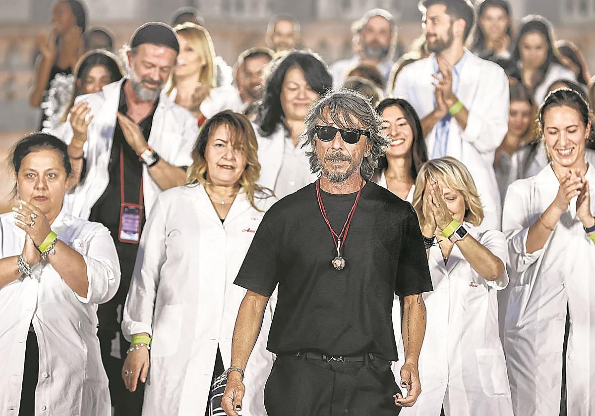 Tras permanecer 25 años en Valentino, Pierpaolo Piccioli se pasa al extremo contrario: la transgresora Balenciaga.