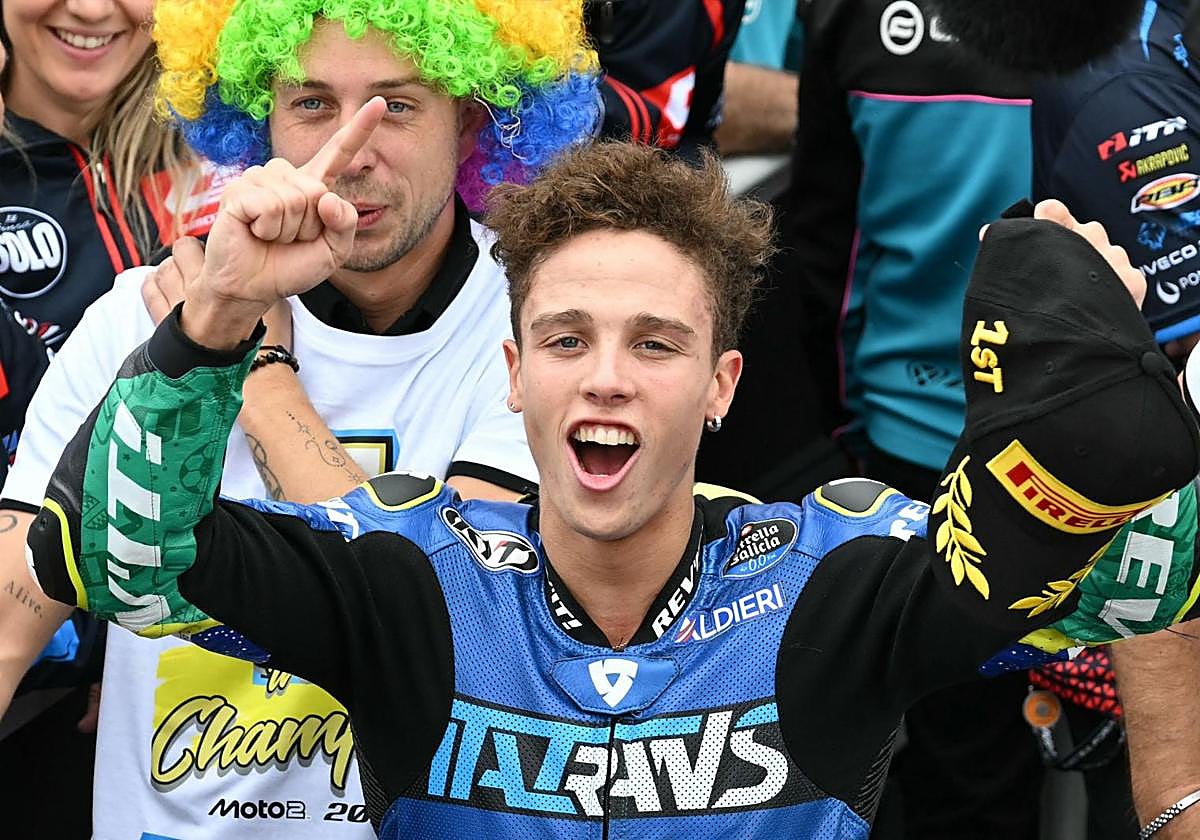 Diogo Moreira celebra el título.