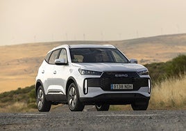 Ebro s400: SUV urbano híbrido y tecnológico