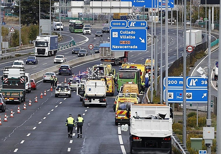 Heridas 34 personas en un accidente múltiple en la A-6 en Madrid con un autobús implicado