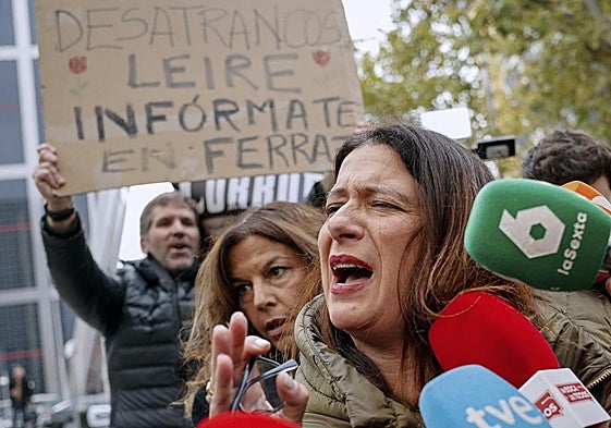 Leire Díez, exmilitante del PSOE, a las puertas de los Juzgados de Plaza de Castilla.