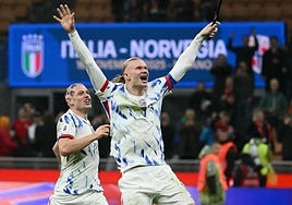 Haaland celebra la clasificación de Noruega para el Mundial.