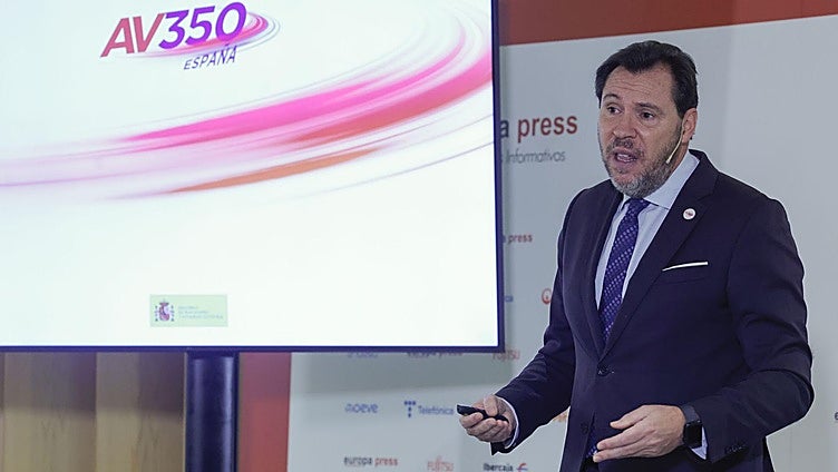 Óscar Puente protagoniza un desayuno informativo de Europa Press.