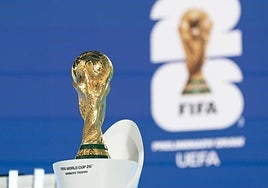 El trofeo de la Copa del Mundo de Estados Unidos, México y Canadá.