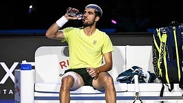 Alcaraz sufre un edema en el isquiotibial y es baja en la Copa Davis: «Me voy dolido a casa»