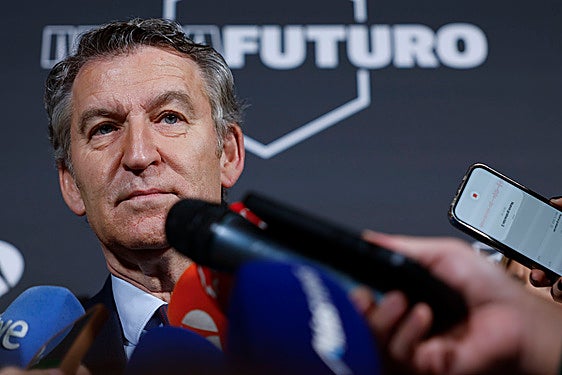 Alberto Núñez Feijóo a la salida de su acto en Madrid.