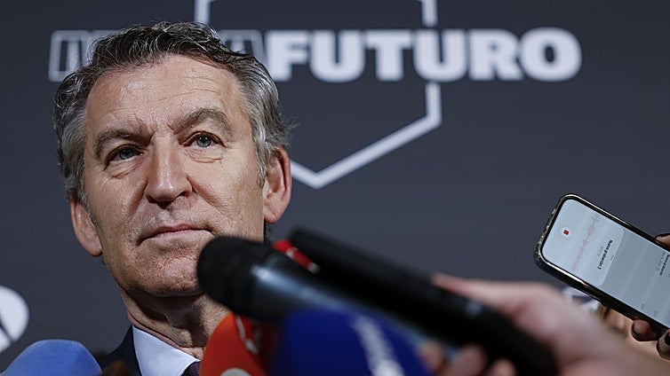 Alberto Núñez Feijóo a la salida de su acto en Madrid.