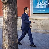 Moreno, a su llegada este martes a la Fundación Cajasol en Sevilla.