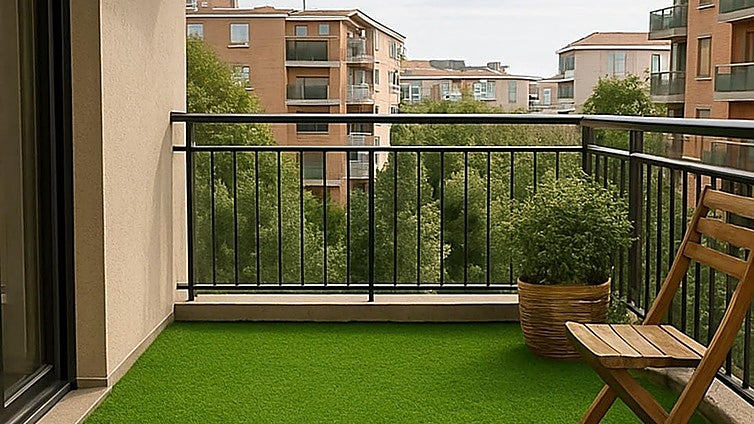 Rodéate de verde con el mejor césped artificial para jardines, terrazas y piscinas