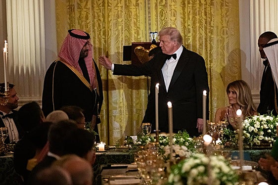 Trump agasajó al príncipe saudí con una cena de gala en la Casa Blanca.