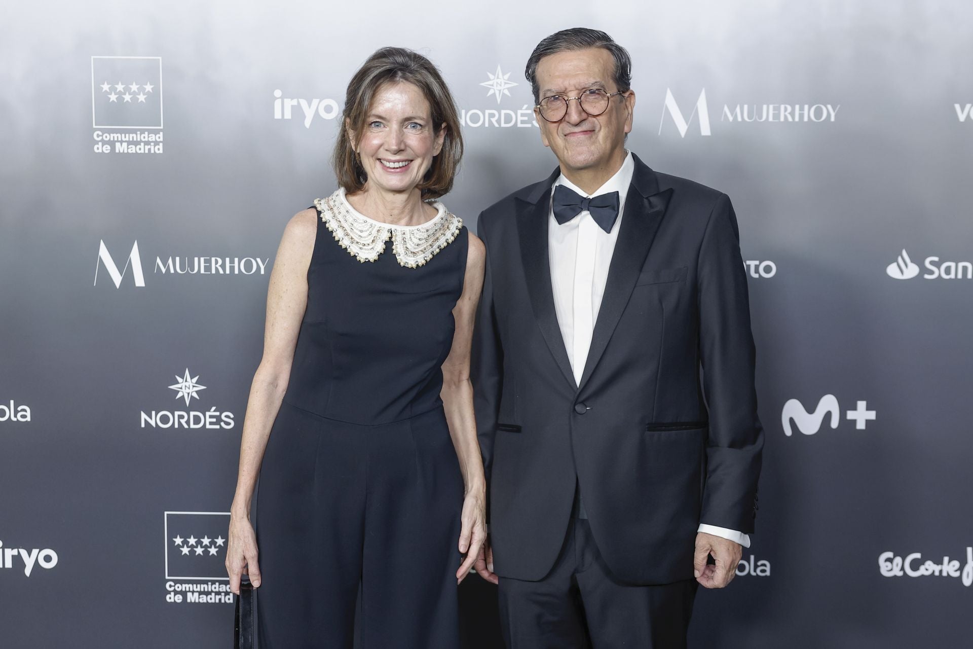 Enrique de Ybarra, presidente de la Fundación Vocento y consejero del grupo, con su mujer la pintora Paula Varona.