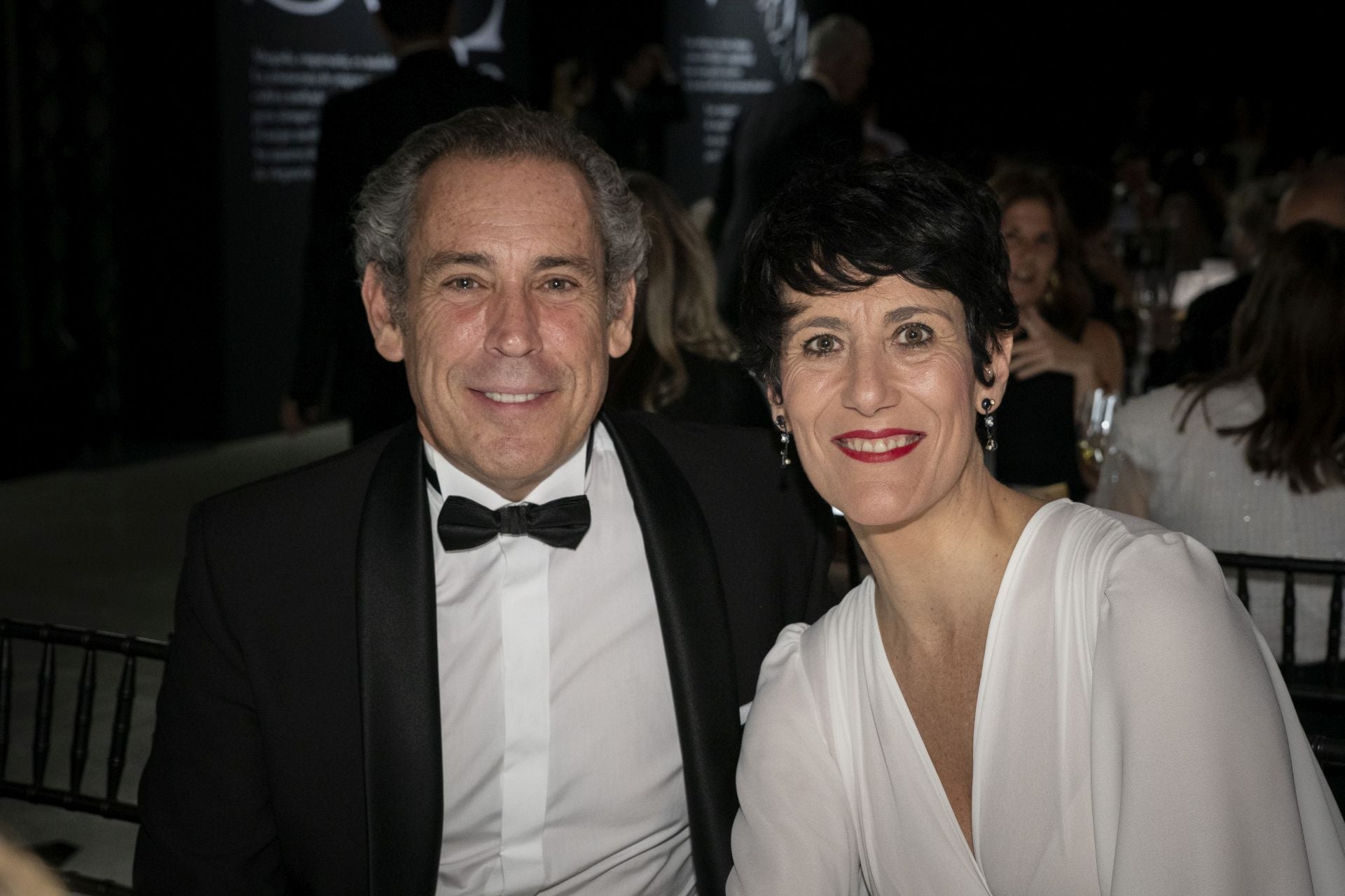 Manuel Mirat, CEO de Vocento, con Elma Saiz, ministra de Inclusión, Seguridad Social y Migraciones.