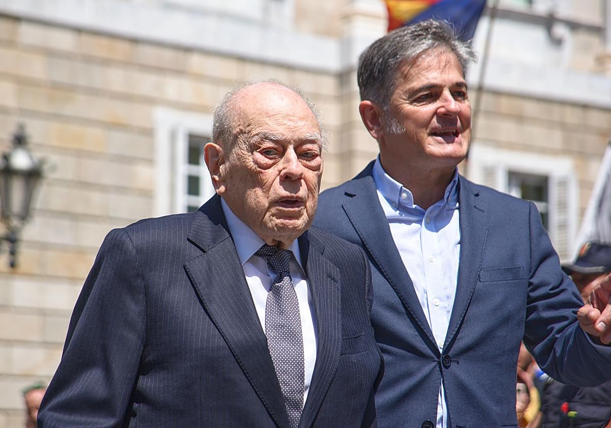 Jordi Pujol y su hijo Oriol, en una imagen de agosto de 2024.