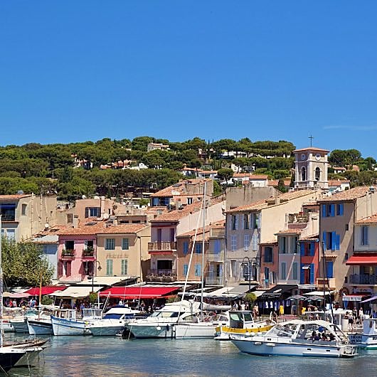 Este es el pueblo de la Provenza francesa que enamoró a la escritora más polémica de su generación: parece el paraíso