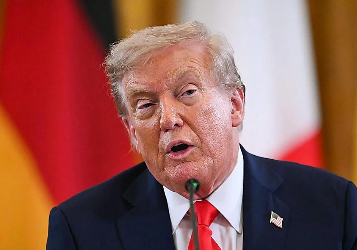 Trump firma la ley para desclasificar los papeles de Epstein