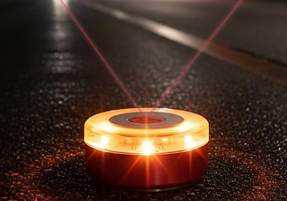 Preguntas y respuestas: todo lo que tienes que saber sobre la nueva baliza V16 de la DGT