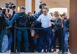 El restaurador, a su llegada al juzgado de Catarroja donde se investiga la dana.