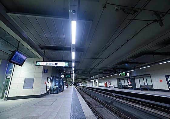 Una estación de tren de Bruselas completamente vacía en el primer día de huelga.