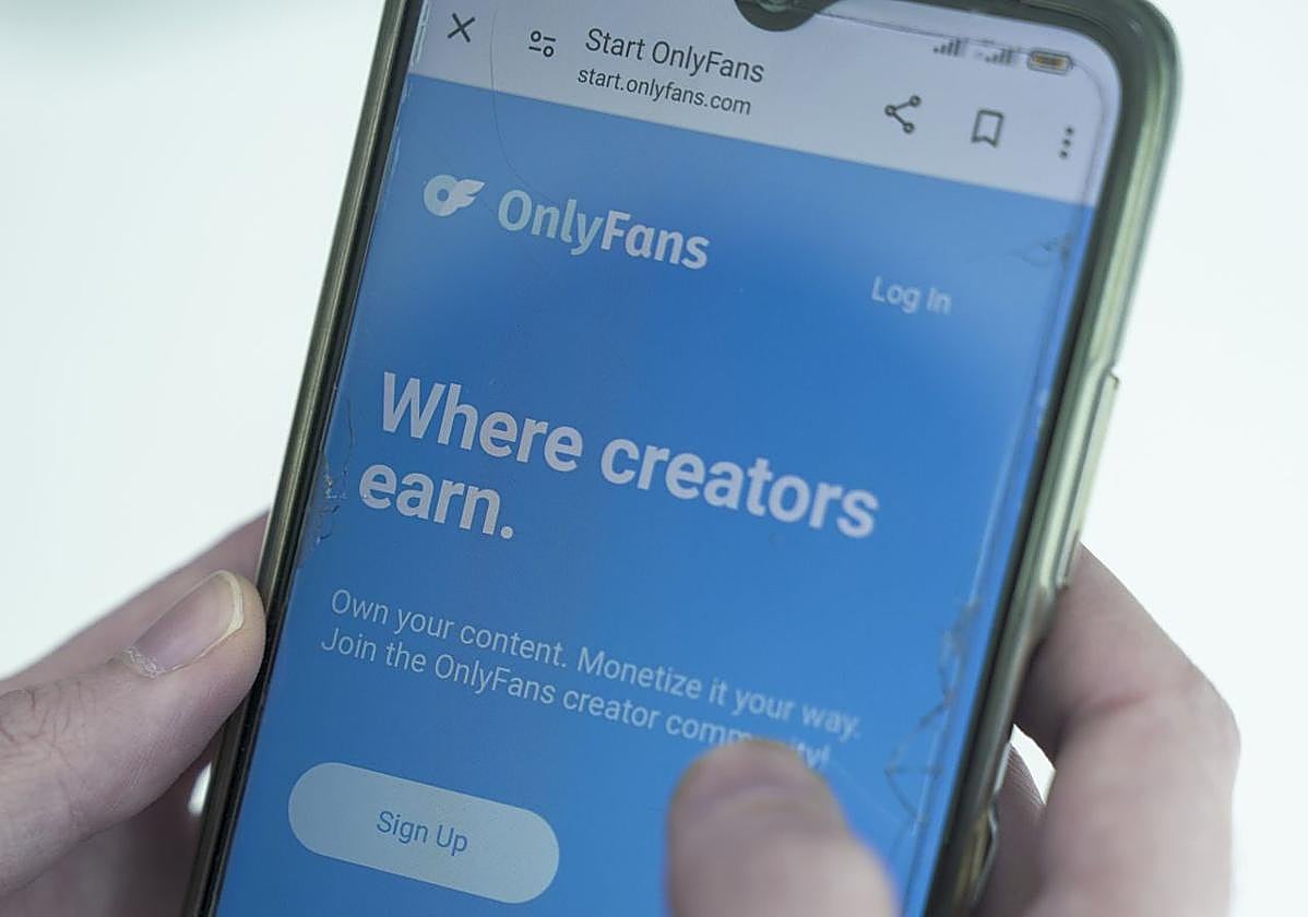 Acceso a la plataforma de contenido adulto, OnlyFans.