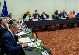 Los líderes europeos, entre ellos António Costa y Ursula von der Leyen, en su reunión de este lunes en la capital angoleña de Luanda.