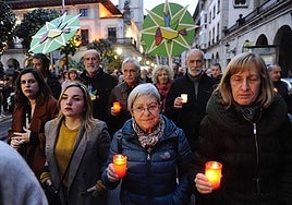 Manifestacion con velas en Gernika, para conmemorar el 82 aniversario del bombardeo de Gernika.
