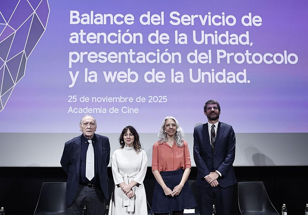 Fernando Méndez-Leite, Inés Enciso, Jazmín Beirak y Ernest Urtasun.