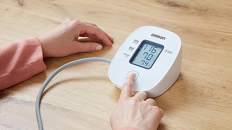 Controla la tensión arterial en casa de forma sencilla con el tensiómetro OMRON M2 B